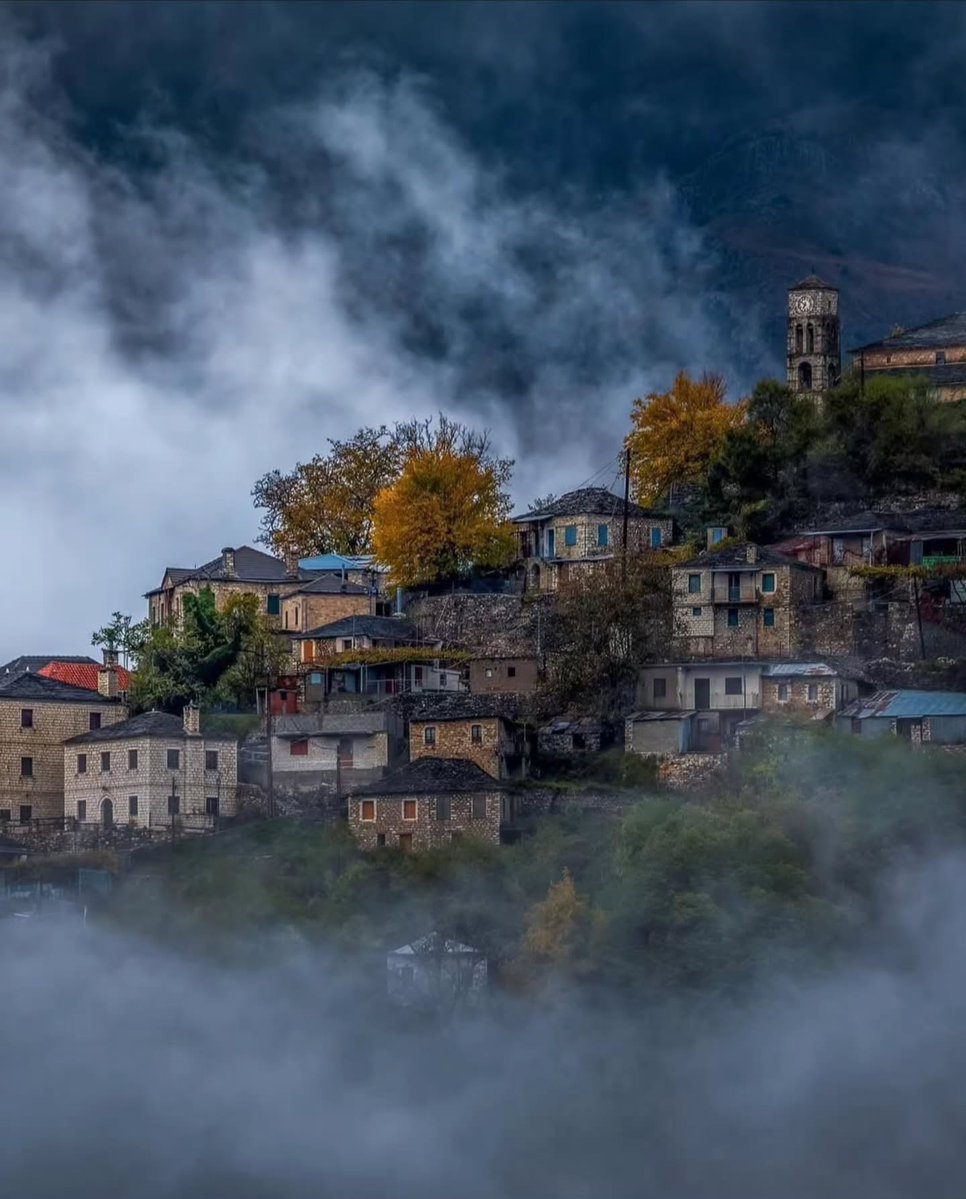 #Kalarites rises through the fog like a forgotten chapter of #Epirus, a village suspended between stone, cloud, and legend. 🇬🇷
📷 kafetsis.a.fotis
