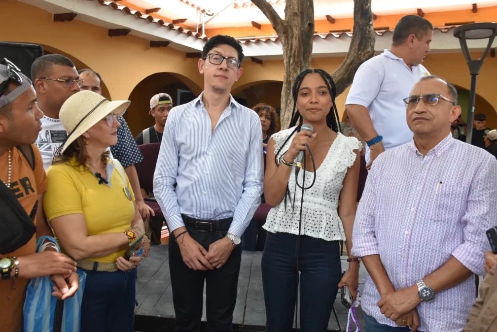 JACOBOSOLANOC's tweet image. La delegada del Gobierno ante la Universidad Popular del Cesar, Juliana Guerrero con titulo falso, junto al rector que quiere modificar los estatutos para relegirse a la brava y salpicado de corrupción, y el ministro de Educación Daniel Rojas ex novio de la delgada Juliana…