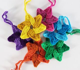 knithacker's tweet image. Knit Up a Bunch of These Radiant Woven Stars With a FREE Pattern From The Fabulous Frankie Brown! 👉 ravelry.com/patterns/libra… knitting #freepattern #stashbuster #handmade #frankiebrown ⭐ ⭐ ⭐