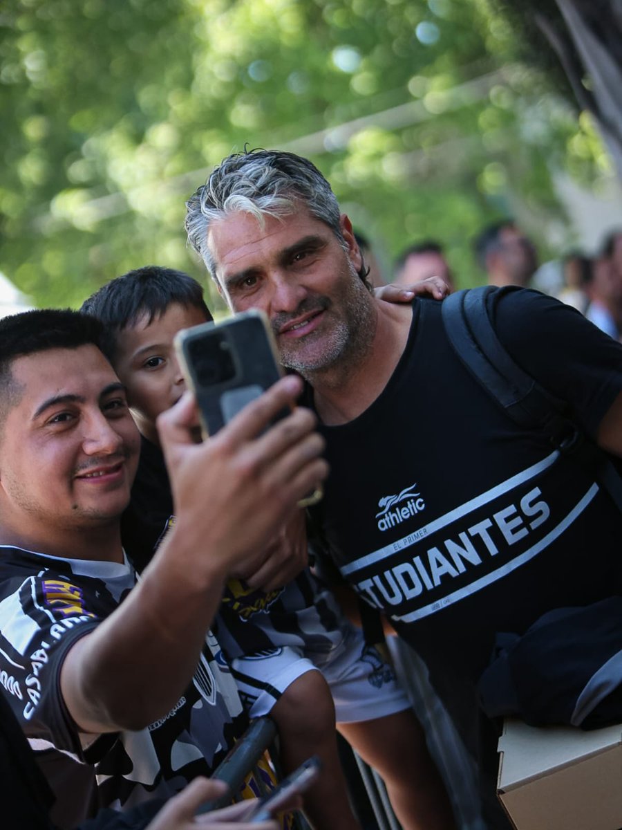 SIEMPRE ESTAREMOS 👊🏴

De la mano de todo Caseros, en camino hacia el sueño 🤩

#ElPrimerEstudiantes