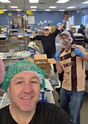 EveridgeBrands's tweet image. Yesterday, the Everidge team teamed up with @fmsc_org to make a difference! 💙 We packed 113 boxes, providing 24,408 meals—feeding 66 kids daily for a year. Join us in the fight against hunger: fmsc.org/donate 

#EveridgeHelps #FMSC #DoSomethingGreater #FoodforAll