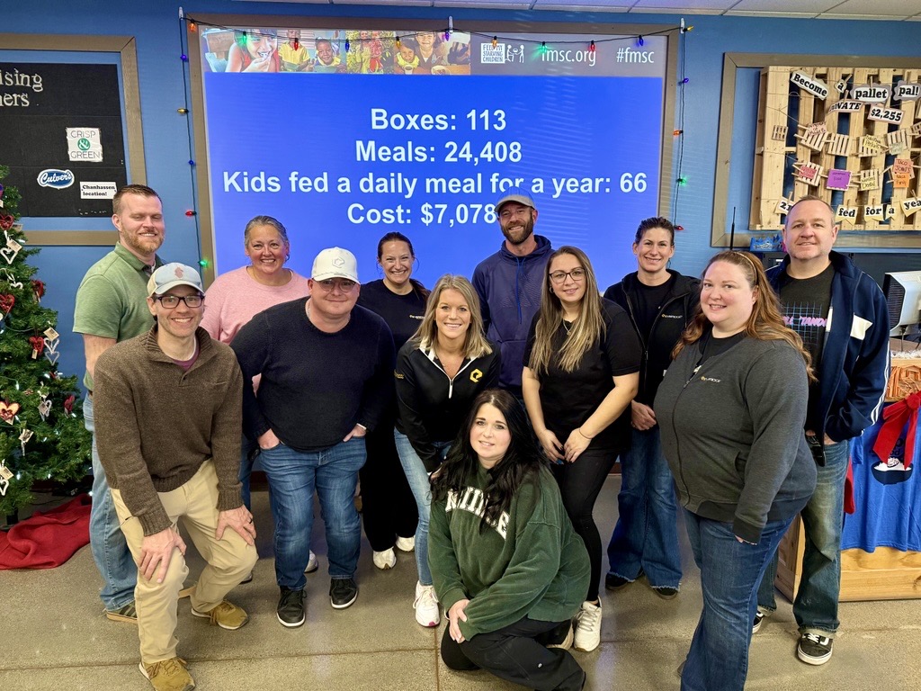EveridgeBrands's tweet image. Yesterday, the Everidge team teamed up with @fmsc_org to make a difference! 💙 We packed 113 boxes, providing 24,408 meals—feeding 66 kids daily for a year. Join us in the fight against hunger: fmsc.org/donate 

#EveridgeHelps #FMSC #DoSomethingGreater #FoodforAll