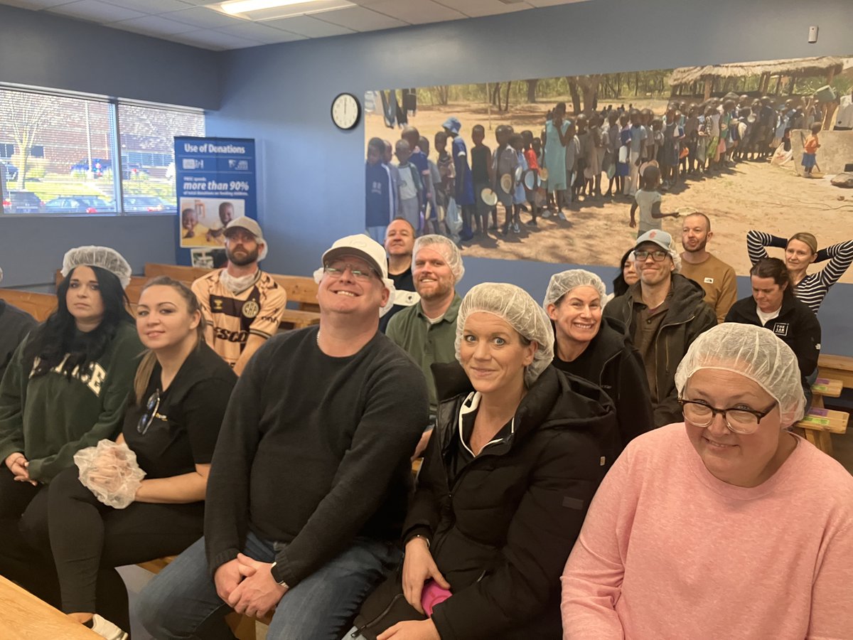 EveridgeBrands's tweet image. Yesterday, the Everidge team teamed up with @fmsc_org to make a difference! 💙 We packed 113 boxes, providing 24,408 meals—feeding 66 kids daily for a year. Join us in the fight against hunger: fmsc.org/donate 

#EveridgeHelps #FMSC #DoSomethingGreater #FoodforAll