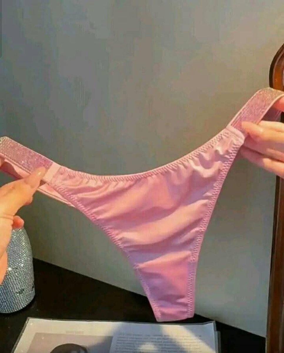 لابسة ولا بدون