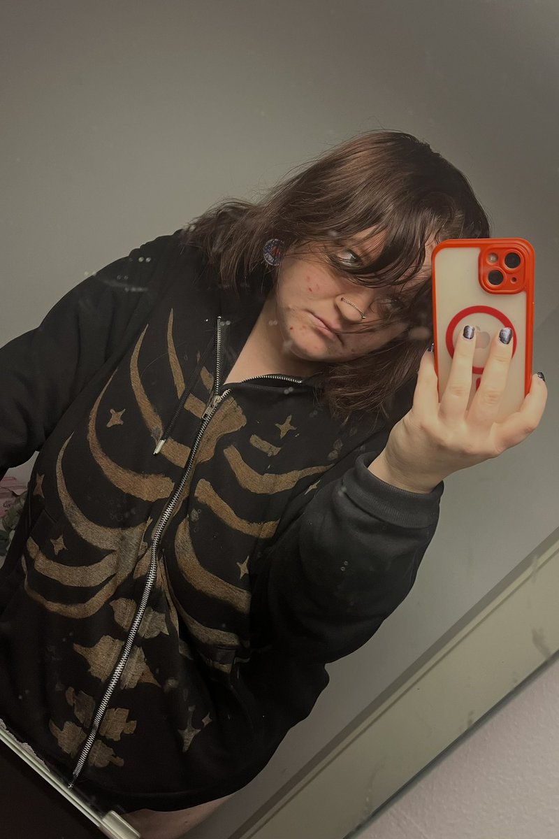 Russ_Russtopher's tweet image. Ignore the dirty mirror, my hair was doing good lmao