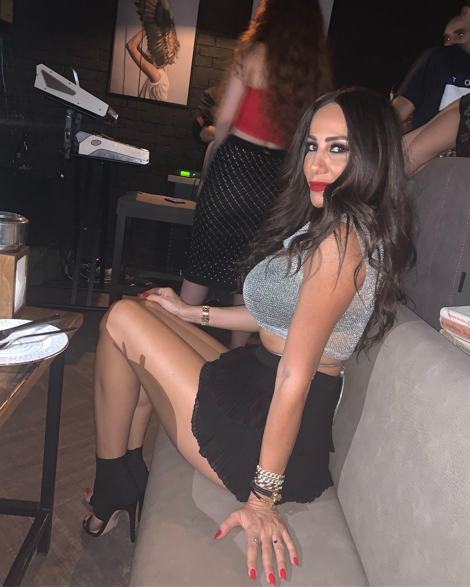 شكله خميس ممل وحيدة وما عندي حد، مين تعزمني
#الخميس_الونيسᅠ #معصيتي_رحتيي #ليز_معصيتي_راحتي #ليزييان