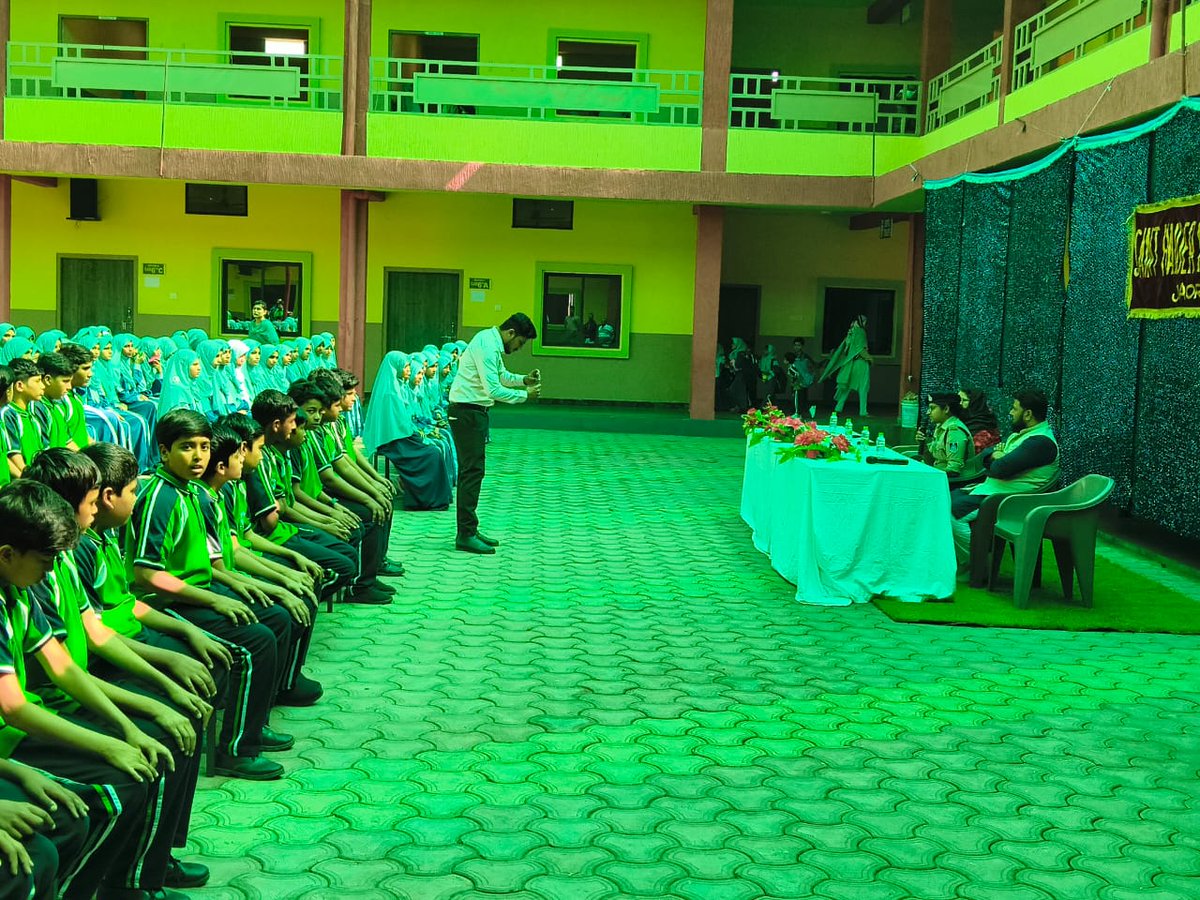 SP_RATLAM_MP's tweet image. 👉 ऑपरेशन ‘मुस्कान विशेष अभियान’ के तहत रतलाम पुलिस का जागरूकता अभियान जारी
👉विभिन्न शैक्षणिक संस्थाओं में बच्चों को आत्मरक्षा, बाल अधिकार, महिला सुरक्षा, सोशल मीडिया के सुरक्षित उपयोग व साइबर अपराध से बचाव हेतु जागरूक किया जा रहा है।
@CMMadhyaPradesh @mohdept @DGP_MP