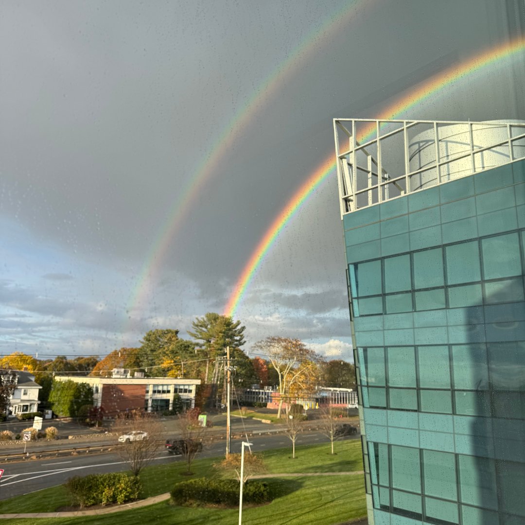 MathWorks's tweet image. Have you ever seen a double rainbow? 🌈 

Staff at our Lakeside and Apple Hill headquarters in Natick got a rare glimpse last month ❤️