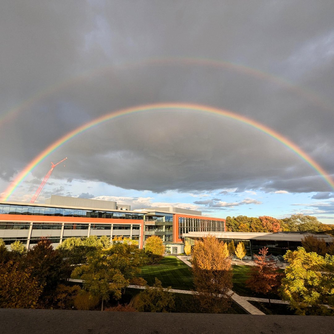 MathWorks's tweet image. Have you ever seen a double rainbow? 🌈 

Staff at our Lakeside and Apple Hill headquarters in Natick got a rare glimpse last month ❤️