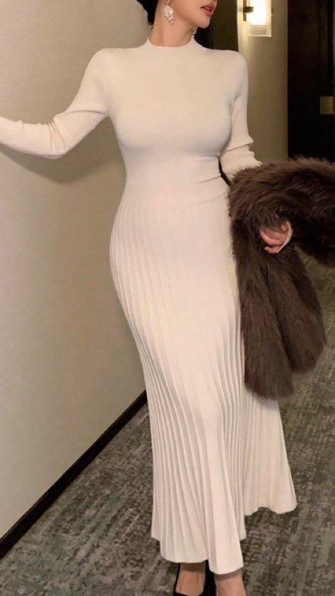 هذا الفستان ما قدرت ما أطلبه يجنننننننن 🤍🤍🤍