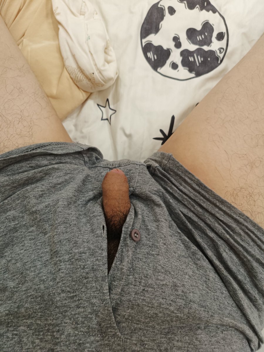 晚上感覺有點悶 小屌兒跑出來透透氣了😅