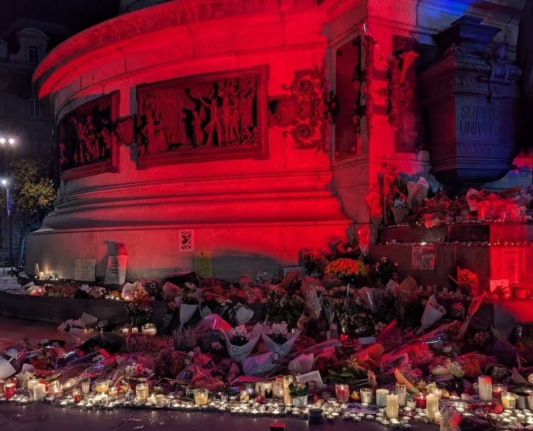 Juju_C89's tweet photo. Cet hommage il est pour vous 🕯
On ne vous oubliera jamais  🙏🙏🙏
#13Novembre2015 #Bataclan #NiOubliNiPardon #13novembre #Fluctuatnecmergitur
#Hommage #10ansapres 
#13novembre2025 #Memorial https://t.co/At01AGBbDK