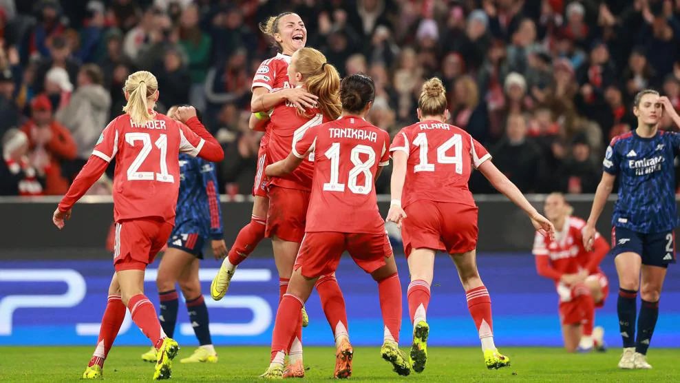 Grande reviravolta histórica do Bayern perante ao campeão da Europa.

O Arsenal perde pela primeira vez nesta Champions.

#FCBARS #BAYARS #UWCL