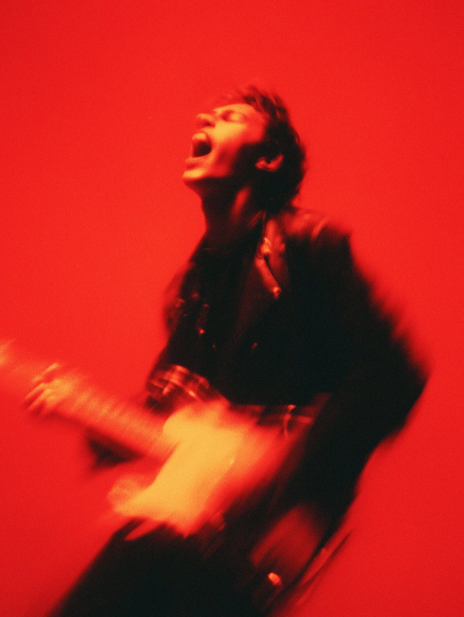 iamnotsrc's tweet image. Noir in red