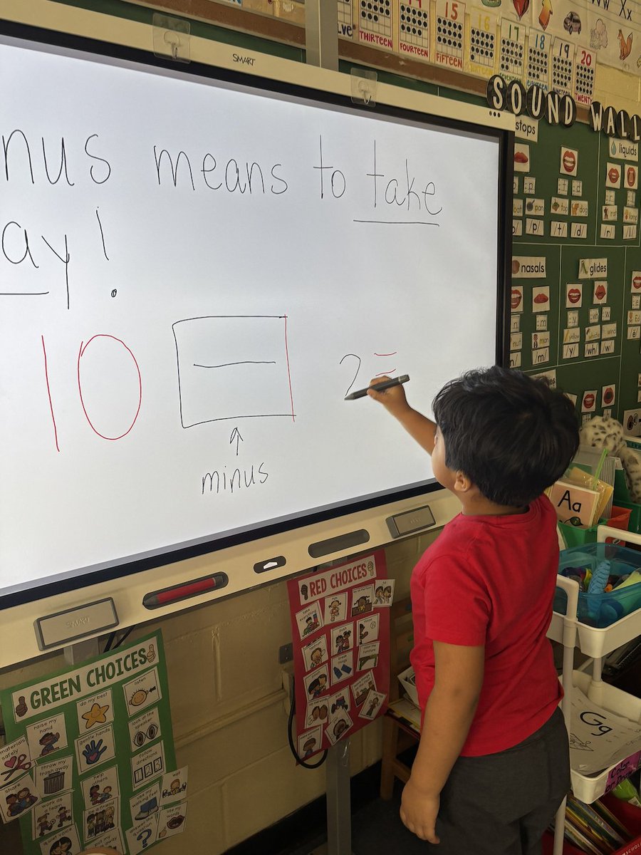 p4_queens's tweet image. Students participated in subtraction bowling by &quot;taking away&quot; bowling pins that they knocked down and counting how many were left! #p4qstrong #makelearningfun @D75Office