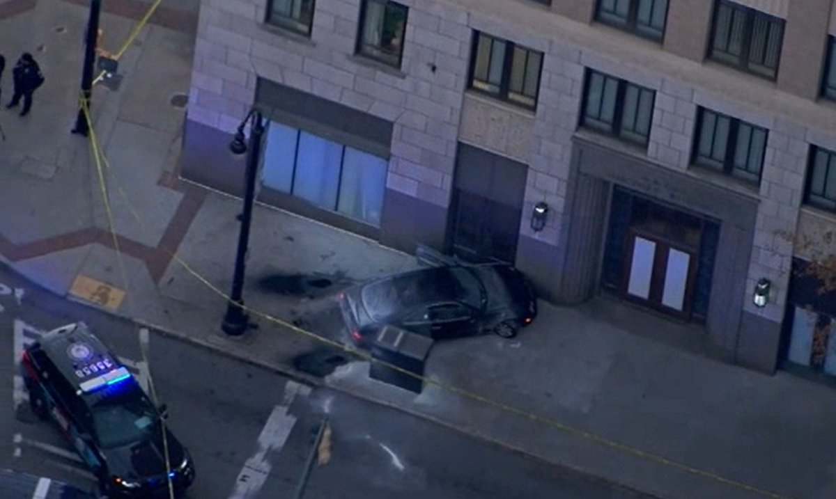 GAFollowers's tweet photo. A driver tragically died yesterday evening after crashing into a building at Emory University Hospital Midtown, police say. https://t.co/NTQf0kuHzz