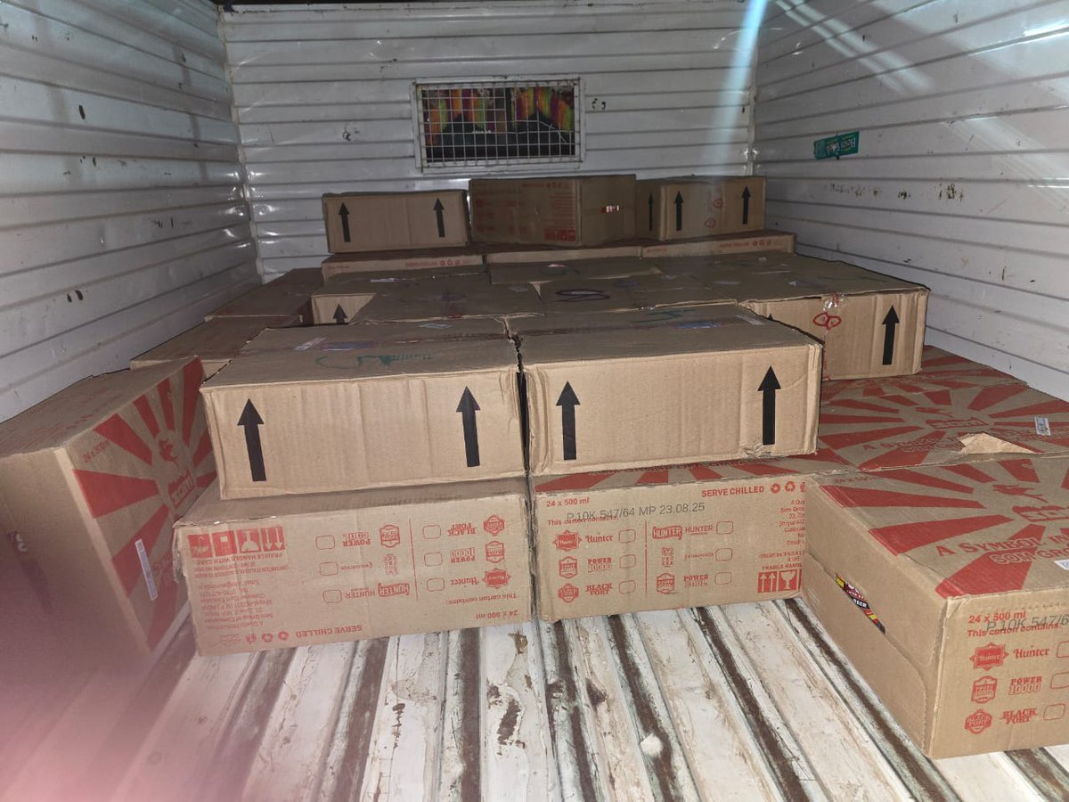 SP_RATLAM_MP's tweet image. 👉 थाना बाजना पुलिस की अवैध शराब के विरुद्ध कार्रवाई
👉 33 पेटी अवैध शराब सहित लोडिंग वाहन जप्त, एक आरोपी गिरफ्तार
👉कुल  ₹11.16 लाख कीमती मशरूका जप्त 
@CMMadhyaPradesh
@mohdept @MPPoliceDeptt @DGP_MP @JansamparkMP @projsratlam