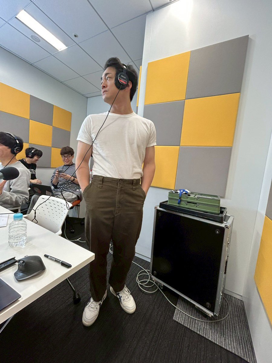 gacchanko1008's tweet image. はじまりました！

オープニングは、
📻️コンボイは服👕が似合わない問題
📻️東は甘噛みしすぎ問題

について話し合います🗣️
感想は #木曜がっちゃんこ で！

👇️radikoでぜひ聴いてください
radiko.jp/share/?sid=ABC…