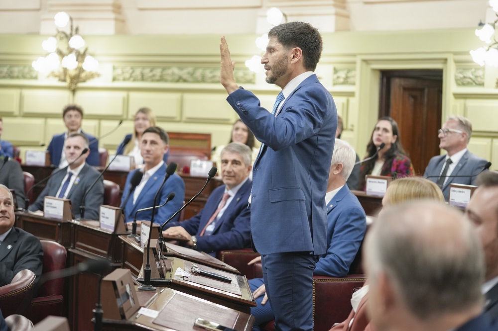 politicastafe's tweet image. 📲 Cruzo la línea: #Pullaro firmó un decreto que contradice la Constitución que él mismo votó 

➡️ tinyurl.com/27schwda