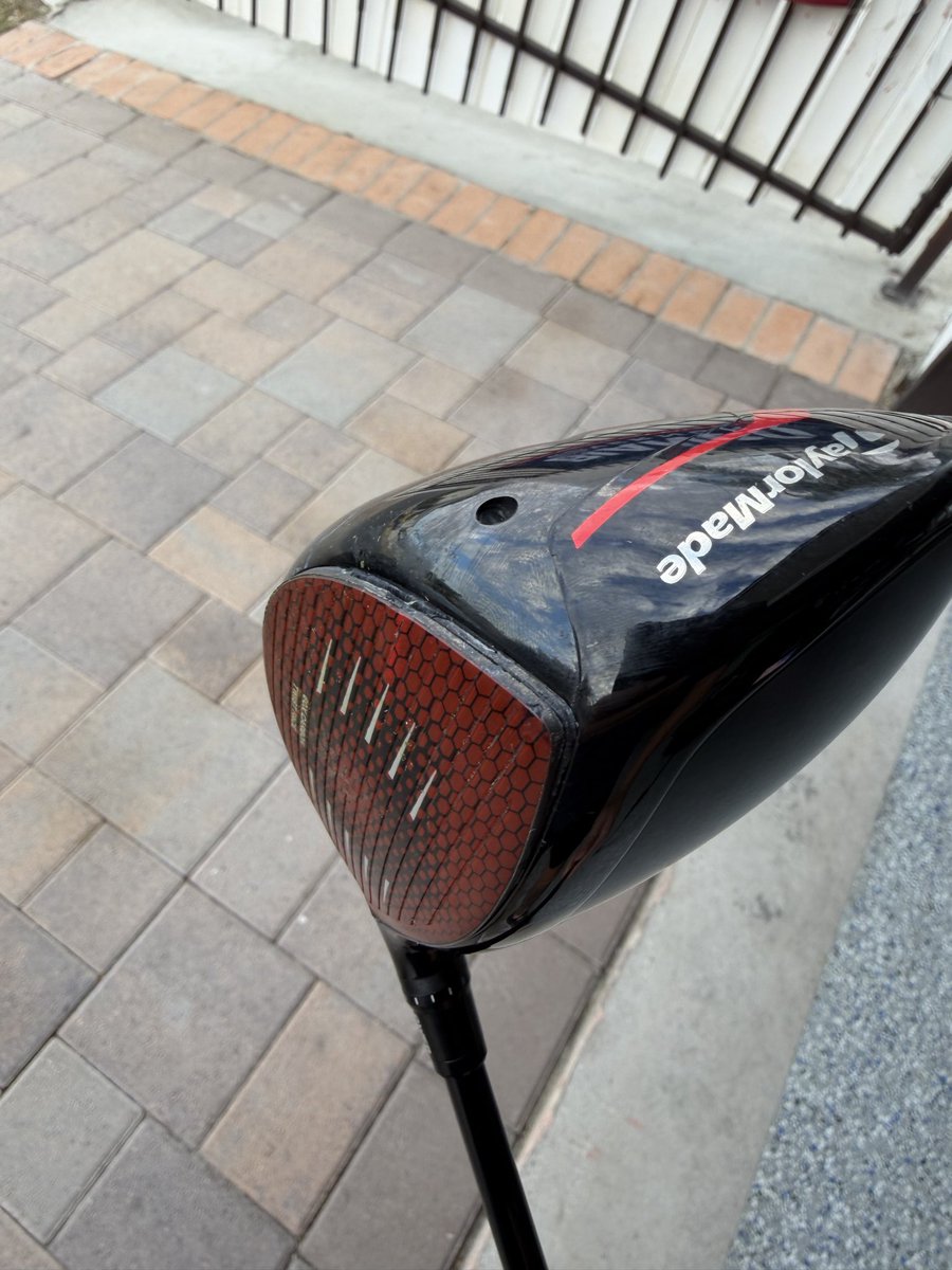 JDeez09's tweet photo. A little over a dozen rounds of golf on my @TaylorMadeGolf Stealth driver and it already broke. Of course it was right after the warranty expired… https://t.co/Rjo9K2vpfk
