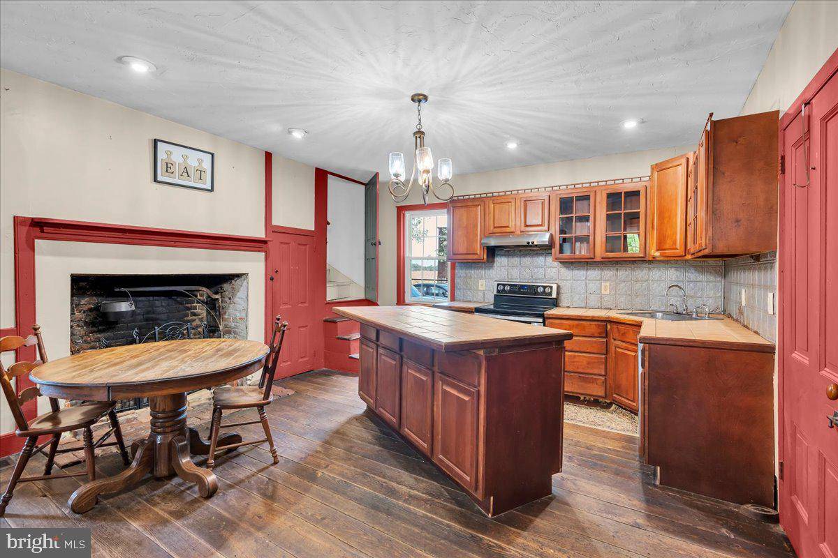 FamousJohnny's tweet image. 76 WHIG LANE RD, Monroeville, NJ 08343 is now under contract.
See this listing and more on my website: thefamousjohnnygroup.com/d8rdx1cr