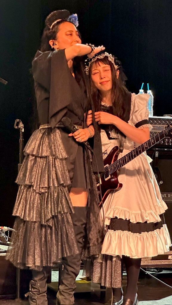 eggleman's tweet image. 皆さん、おはようございます  #BandMaid #FridayFriends 
#PresentPerfect #SCOOOOOP
@saiki_bandmaid @kanami_bandmaid @misa_bandmaid @miku_bandmaid @achi_bandmaid