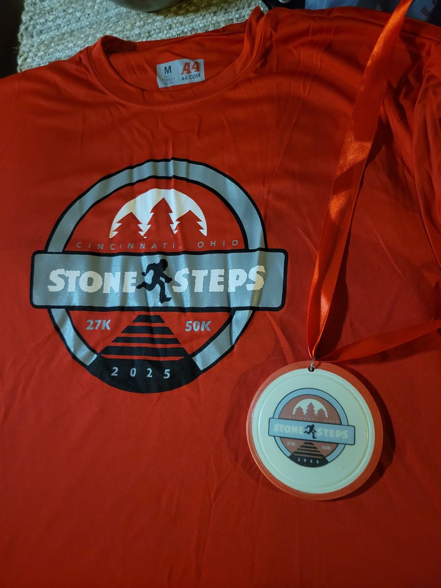 chasingbuckles's tweet photo. Late post...but just wrapped up a rather difficult 2 weeks 😅

🏔Stone Steps 50k- 10,000 ft elevation change-Oct 26th

🏛Indianapolis Monumental Marathon-Nov 8th

Completely different races and I was the only one dumb enough to do both😅

Quads are toast!!!! 🦵 https://t.co/M0joOYnr4W