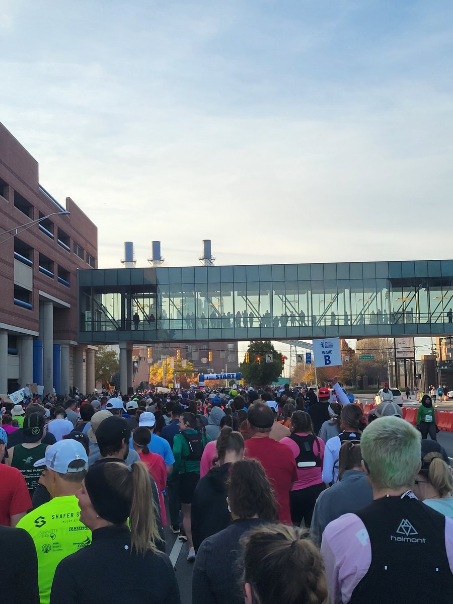chasingbuckles's tweet photo. Late post...but just wrapped up a rather difficult 2 weeks 😅

🏔Stone Steps 50k- 10,000 ft elevation change-Oct 26th

🏛Indianapolis Monumental Marathon-Nov 8th

Completely different races and I was the only one dumb enough to do both😅

Quads are toast!!!! 🦵 https://t.co/M0joOYnr4W