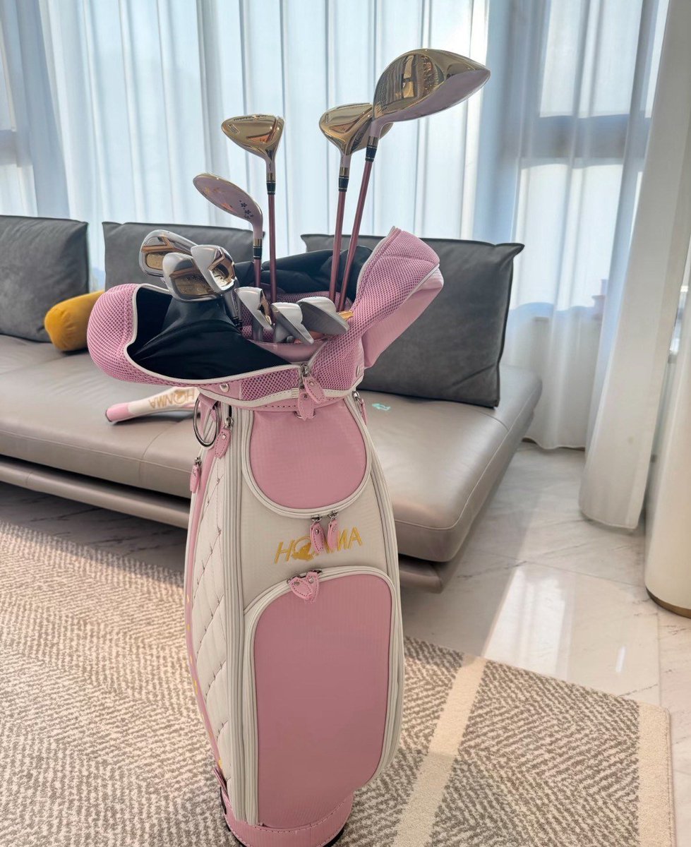 LiNisiman4n84i's tweet image. Each club is like a work of art, its elegant cherry blossom pattern conveying the breath and charm of spring 💖. More than just a golf club, it&apos;s a symbol of elegance and power 🏌️‍♂️✨. #golf #artandtechnology #springtime