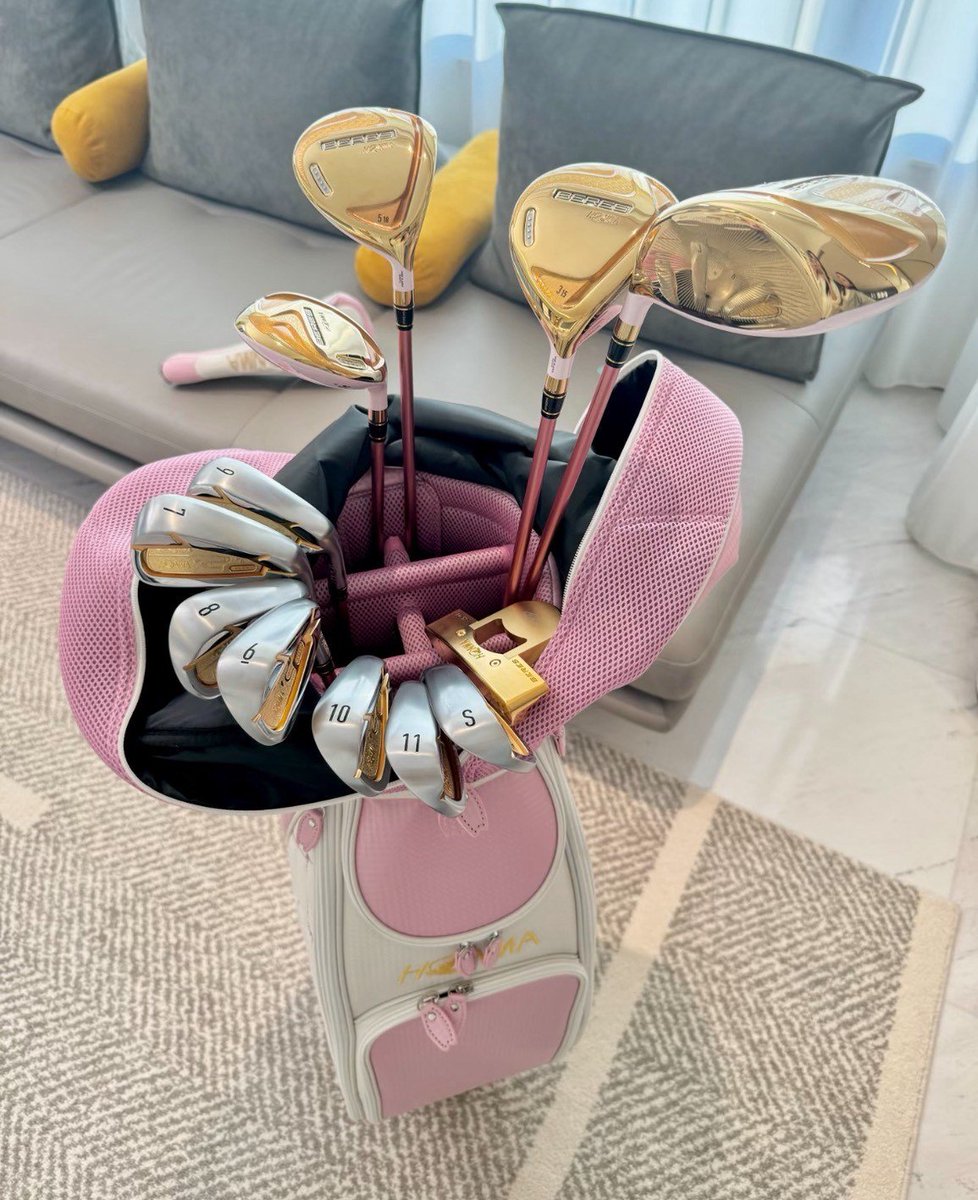 LiNisiman4n84i's tweet image. Each club is like a work of art, its elegant cherry blossom pattern conveying the breath and charm of spring 💖. More than just a golf club, it&apos;s a symbol of elegance and power 🏌️‍♂️✨. #golf #artandtechnology #springtime