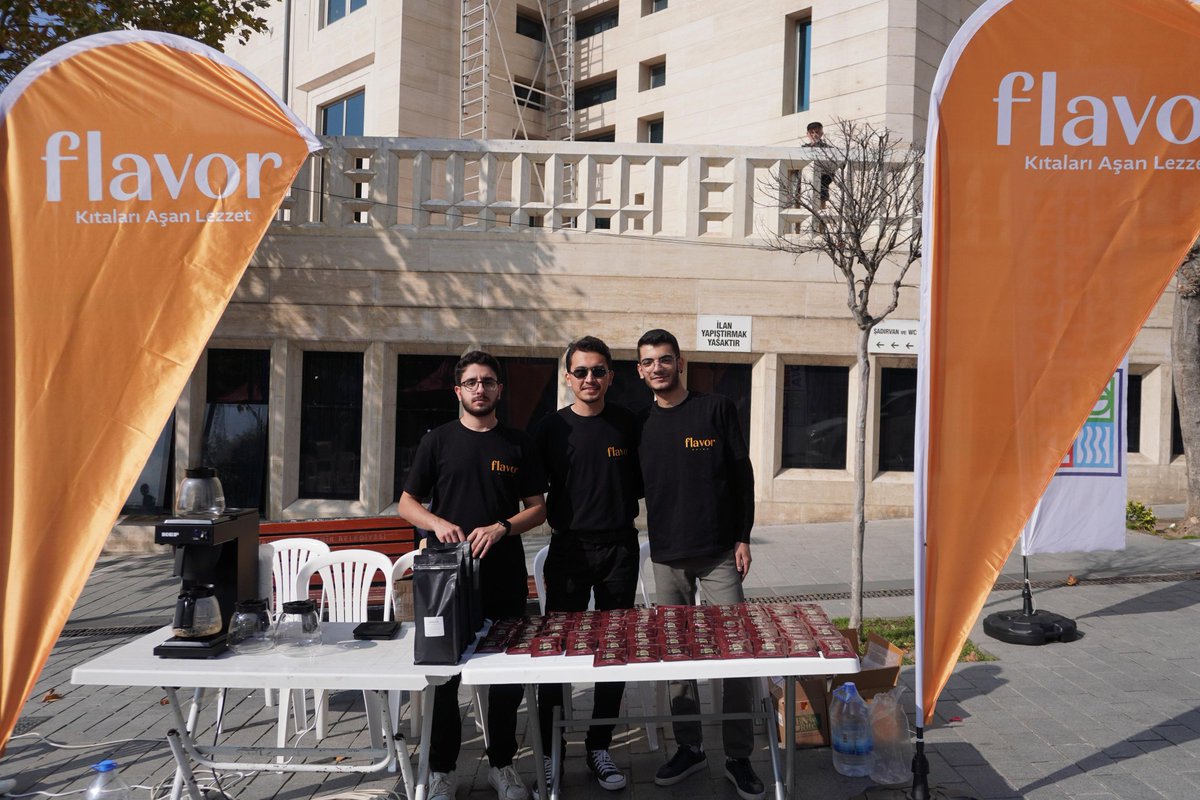 Teknoloji festivalinde bir lezzet devrimi! ☕

Geçtiğimiz ay, bu sene ilk defa düzenlenen Avcılar 'Teknoloji ve İnovasyon Festivali'nde olmak bizim için harika bir deneyimdi.

Ama bu kez oraya kendi projemiz için değil, çok değerli bir abimizin girişimi olan flavor markasına