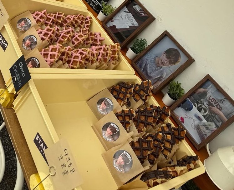 Эти печенюшки 🥹
Сонхва, ты восхитителен 🫶