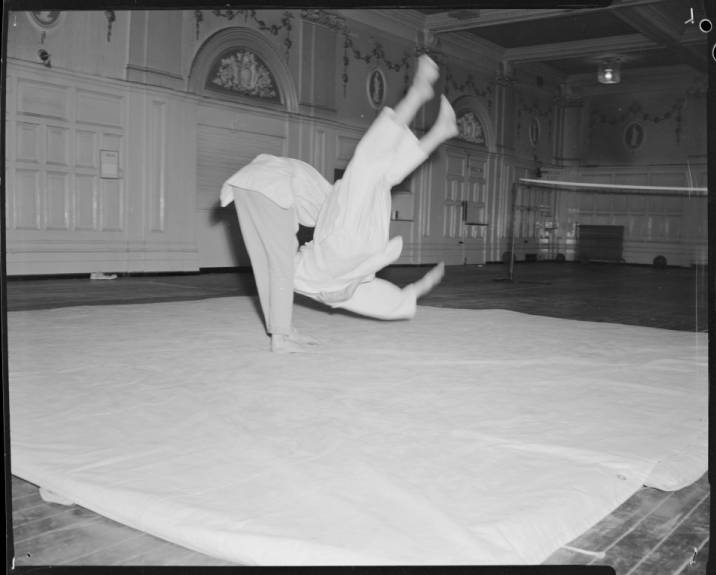 NCLalumni's tweet image. Then and now: Grand Assembly Rooms 👀 

Alumni may remember the Students&apos; Refectory or Fitness Centre housed in the Grade II listed Grand Assembly Rooms on King&apos;s Walk. Today, it is known as the Culture Lab, a research hub for digital creative practices 🎬 

#ThrowbackThursday