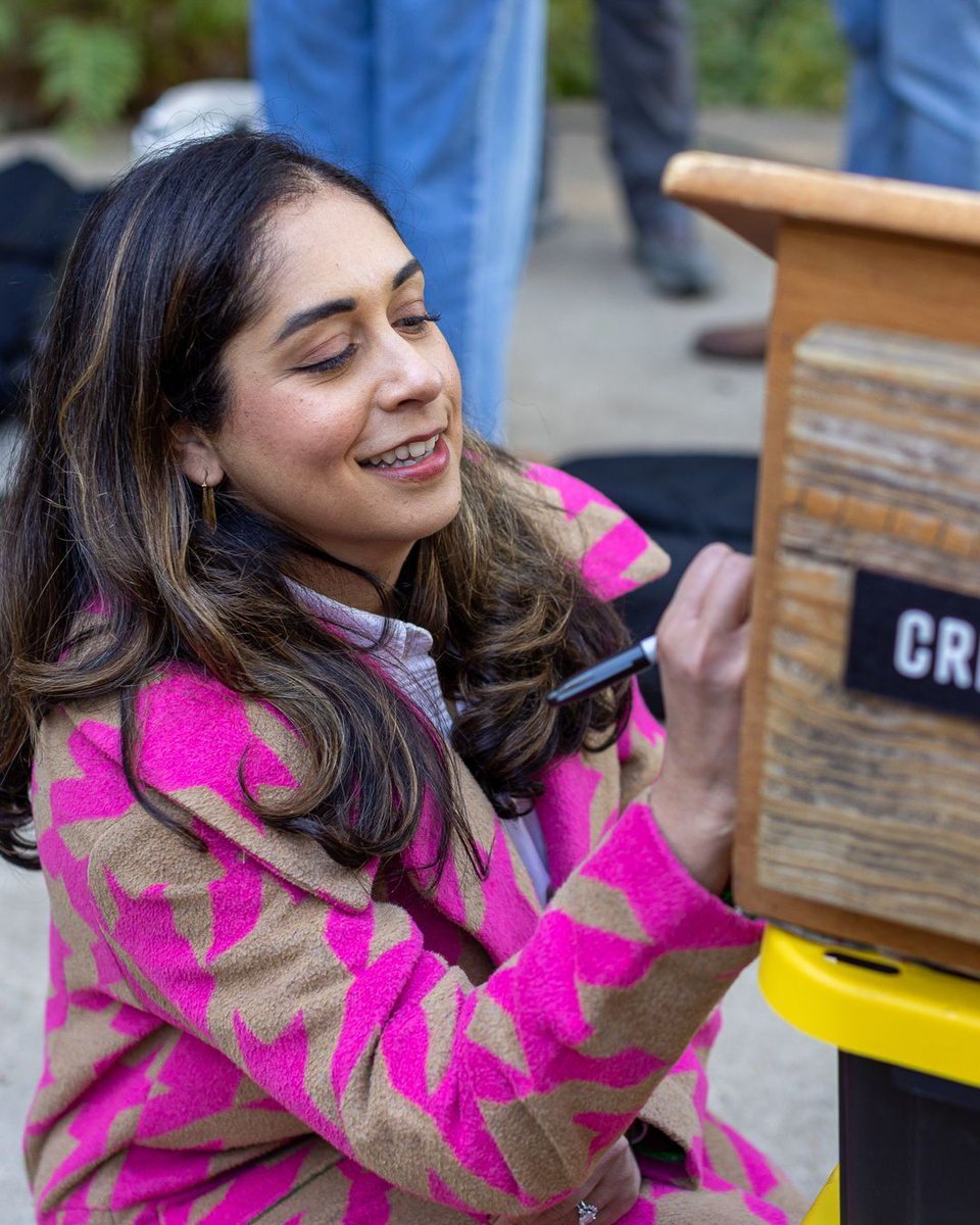 CM_Austin's tweet image. Having our speaker sign the podium is one of our favorite traditions. Big thanks to our October speaker Nammy Sirur #CMsoft #CMATX