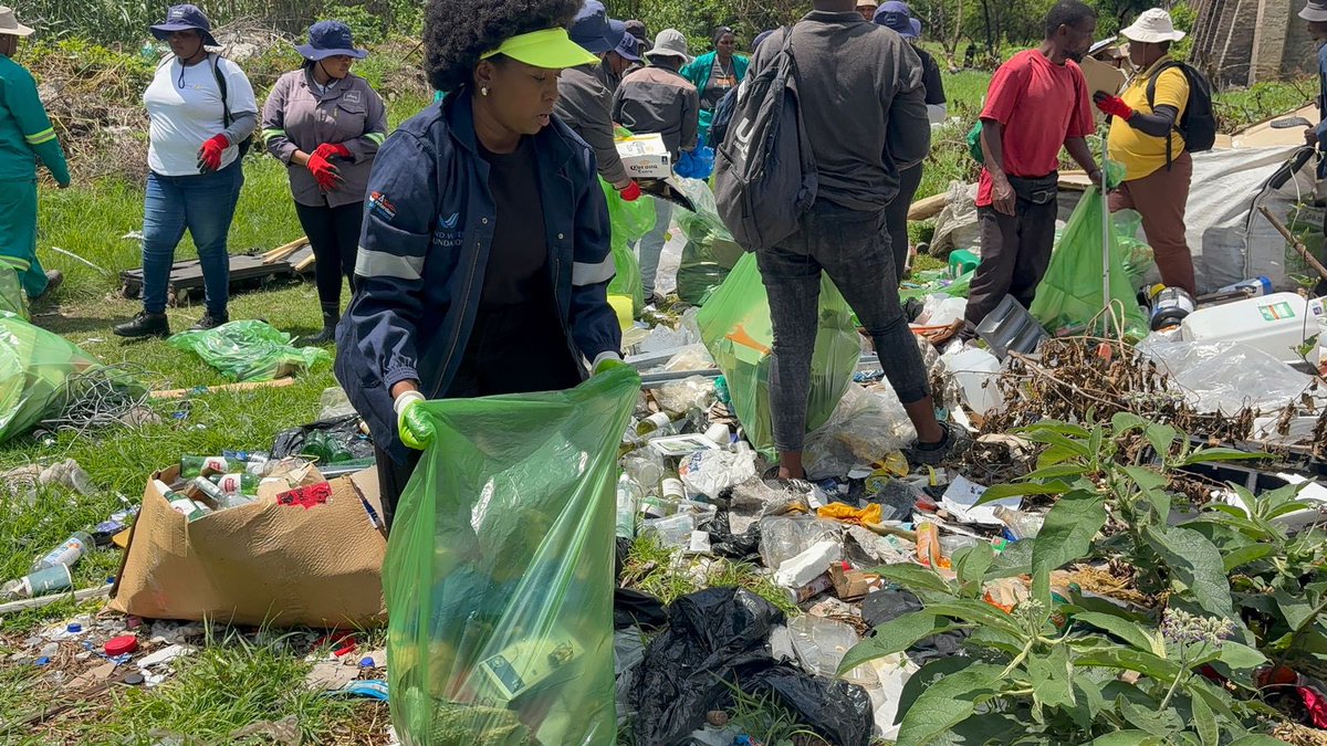 OfficialGDARD's tweet photo. Today, MEC @OfficialGDARD @VuyiswaRamokgop also Acting MEC for Environment — led clean-up operations in Kramerville and Lonehill, strengthening efforts to improve environmental conditions across Gauteng.
#GrowingGautengTogether #G20CleanUp https://t.co/vglsw1JgM3