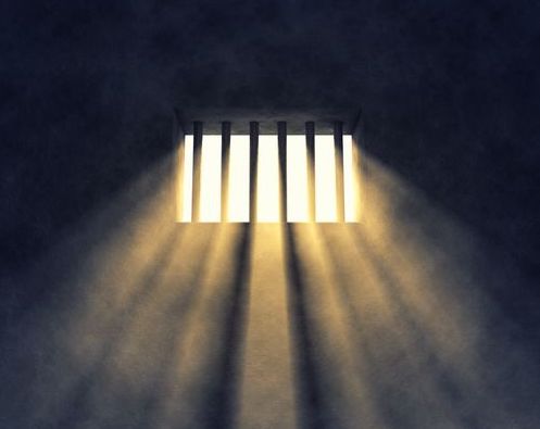 KIŞ GÜNEŞİ
Senede 300 gün güneşi olmasıyla övündüğüm İzmir’de güneşi özleyeceğim aklıma gelmezdi..!

Vahşi temmuz, ağustos sıcakları bittikten sonra ne kadar hızla bu noktaya geldiğime şaşıyorum. 2 ay boyunca sadece sabah 08:30 – 10:00 arasında avluya çıkabiliyordum. 10:00’dan