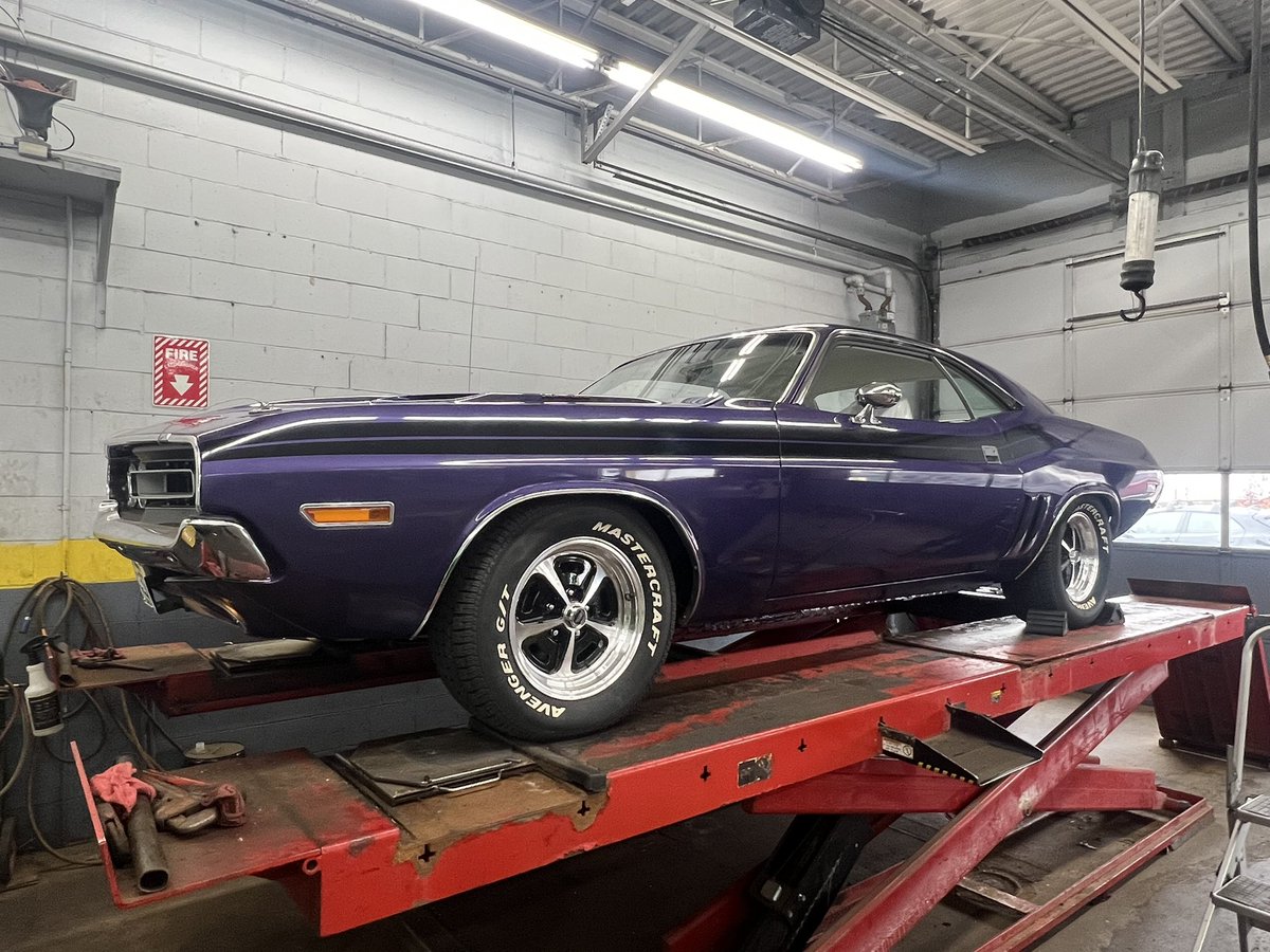 _dandera's tweet image. Fun way to start off the day, aligning a freshly restored ‘71 challenger
