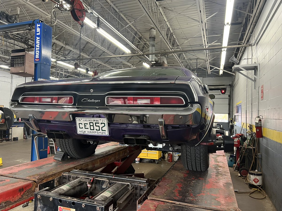 _dandera's tweet image. Fun way to start off the day, aligning a freshly restored ‘71 challenger