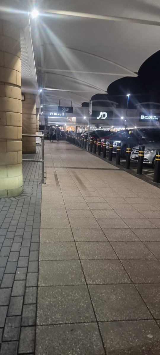 As part of West Midlands Police Business Crime Week, we have continued our High Visibility Presence in and around all our retail areas.
Two individuals arrested yesterday for shop theft, with one caught and detained by our PCSOs after he made off on foot <a href="/BBShoppingPark/">BentleyBridge Retail</a>