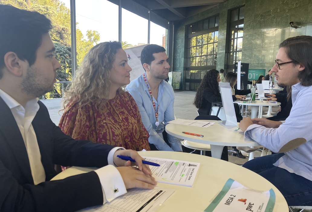 FundacionPTS's tweet image. 🎯 Más de 1.000 entrevistas en apenas 3 horas durante la VI Experiencia #Matchmaking Talento–Empresa, que se celebró en el marco del #III Congreso de IA de Andalucía. 

Una jornada intensa donde el talento joven y las empresas de tecnología se conectaron para construir el