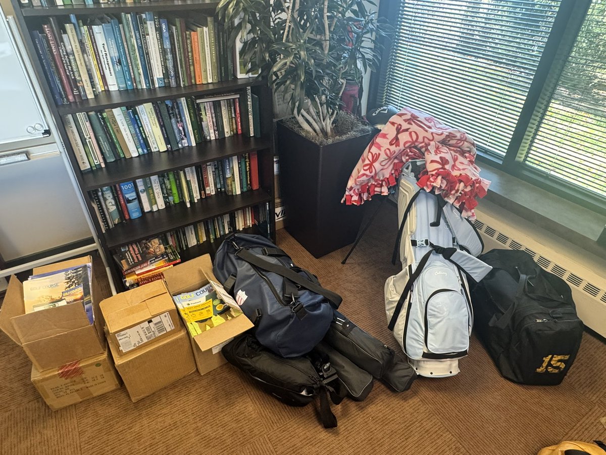 Current scene in the <a href="/GCImagazine/">GOLF COURSE INDUSTRY</a> office. Any guesses what warm-weather spot we’re headed to next week? 

Booth 1618 … 
Booth 1618 … 
Booth 1618 …

☀️ ⛳️ 🤝