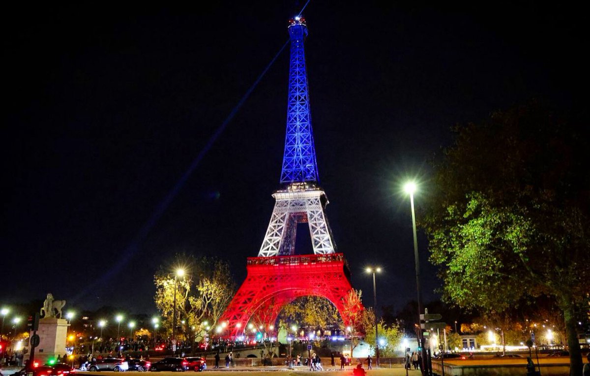 pompier_nice's tweet image. Les sapeurs-pompiers de Nice unis avec leurs frères d’armes de la Brigade des sapeurs-pompiers de Paris @PompiersParis et avec toutes les victimes du terrorisme ce soir du 13 novembre. 🙏
-
Lt  Colonel O.RIQUIER &amp;amp; Lt Colonel O.PAULETTI
#paris #pompier_nice #unis #attentat2015