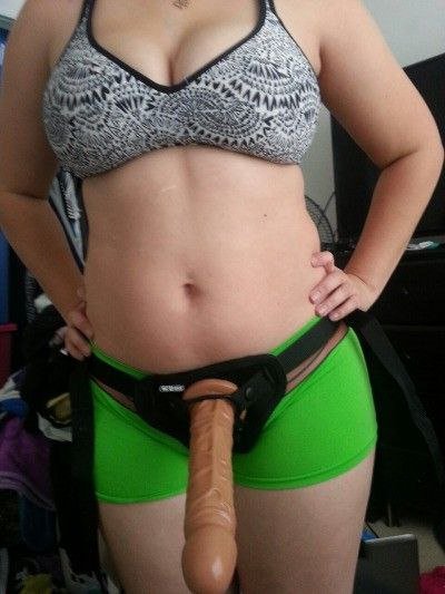 الكلاب والخدامين تعمل متابعة وريتويت لمنشوراتي وتنبح خاص ياكلب واقيم الكلاب الخاضعين اوي اوي اوي لاوامري واضيفهم في الجروب بتاعي