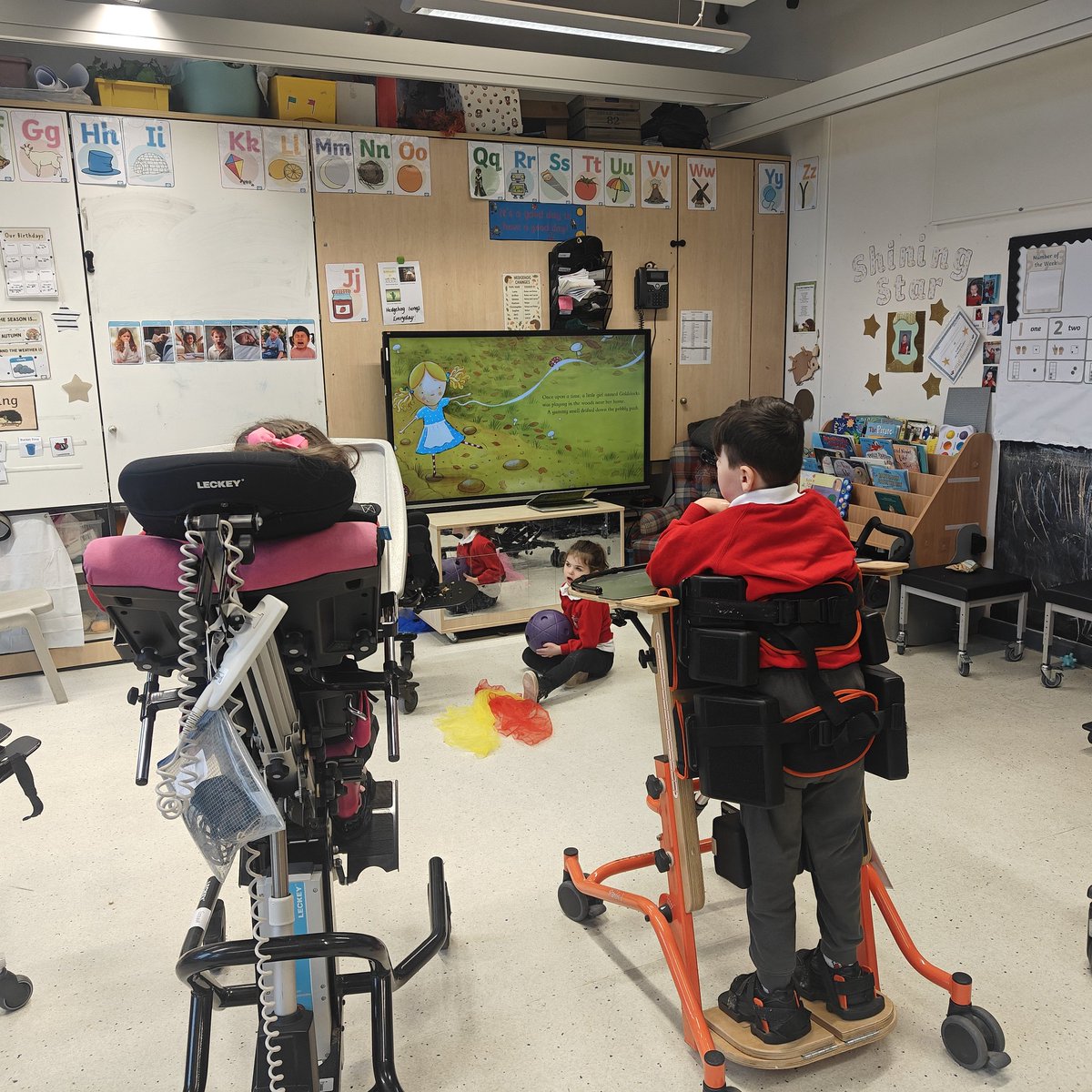 Today we have been watching and listening to the story of Goldilocks and the three bears! 🐻🐻🐻 <a href="/drumparkprimary/">Drumpark</a>