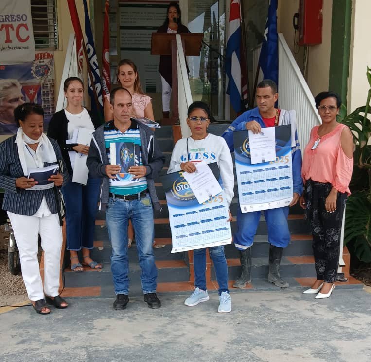 CEmpercap's tweet image. @CEmpercap Firma &quot;Declaración Voluntaria para la Protección de la Capa de Ozono&quot;, #CITMA y promueve industrias más concientes y responsables. Reconocieron Divisiones y trabajadores por su contribución a la Sustitución de Sustancias Agotadoras de la Capa  de Ozono.