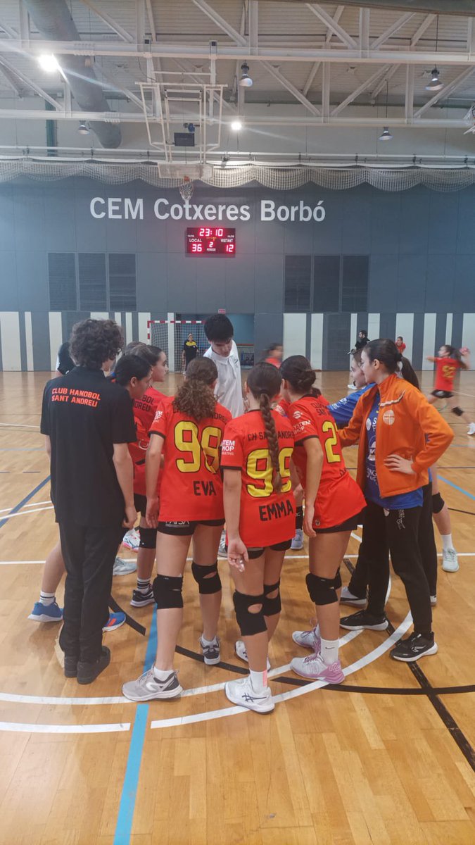 Còmode i contundent victòria de l’Infantil Femení A.🙌 Gran partit per sumar dos nous punts. Vamooos!!!🧡🖤🧡