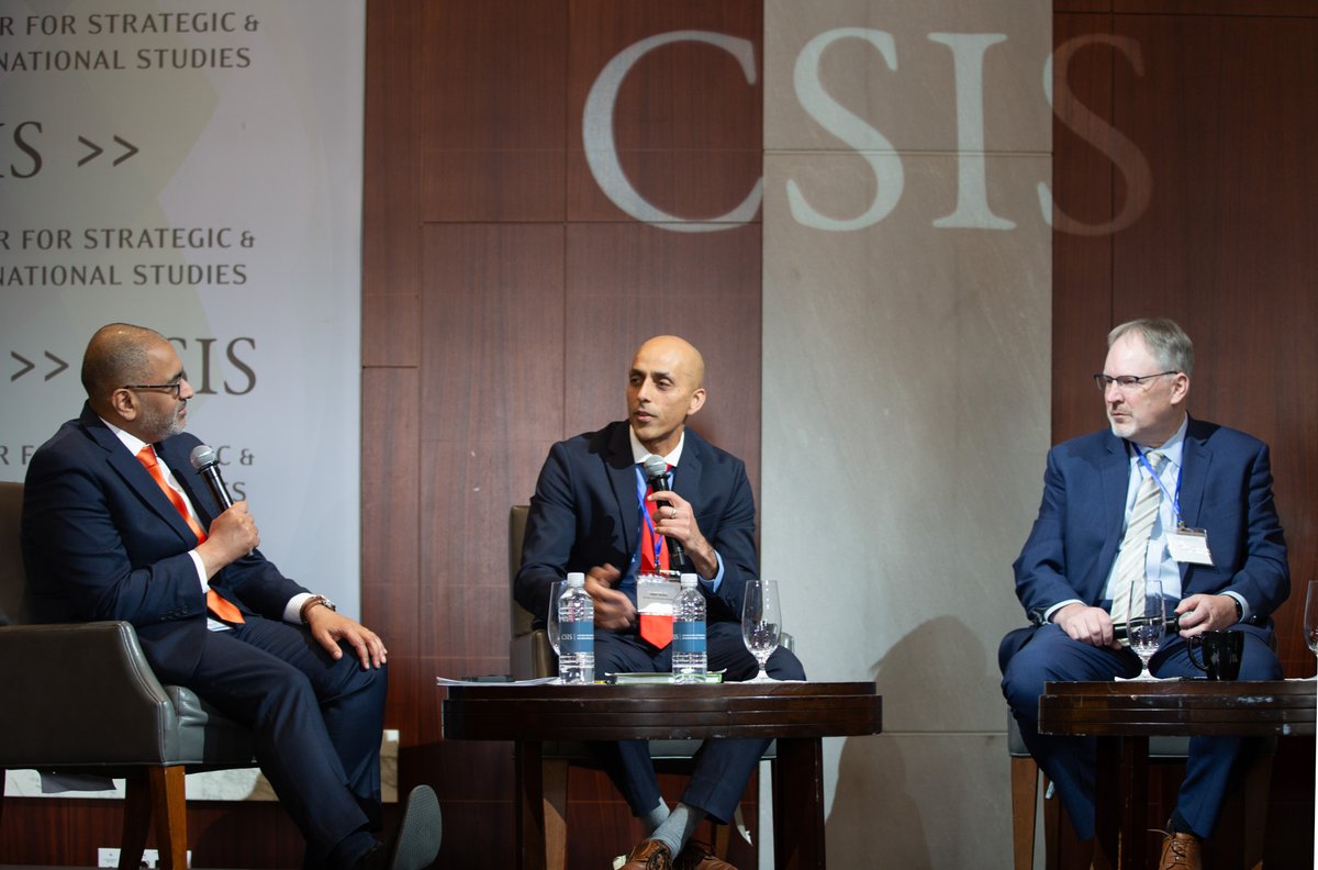 CSISEST's tweet image. Last week, leaders from the Bureau of Labor Statistics, @BEA_News, and @uscensusbureau joined CSIS to discuss how to modernize and strengthen the federal statistical system. 
 
William Wiatrowski, Vipin Arora, and @deputyjarmin shared how their agencies are innovating to improve…