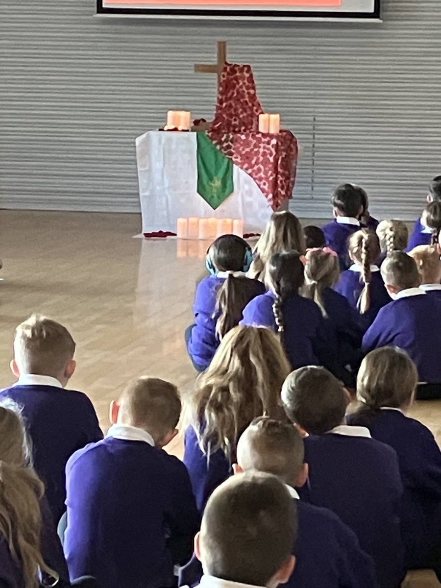 We talked about Remembrance Day in this week’s Collective Worship. We explored why the poppy is an important symbol during this time. Big thank you to Year 3 for an wonderful performer of the Green Fields of France