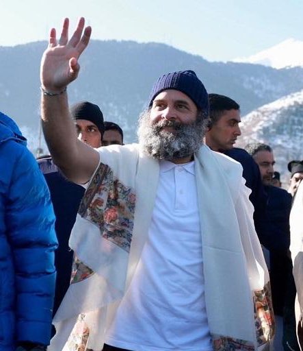 mohitlaws's tweet image. 🚨After padyatra of,

4000 km🗿                     4 km🤡