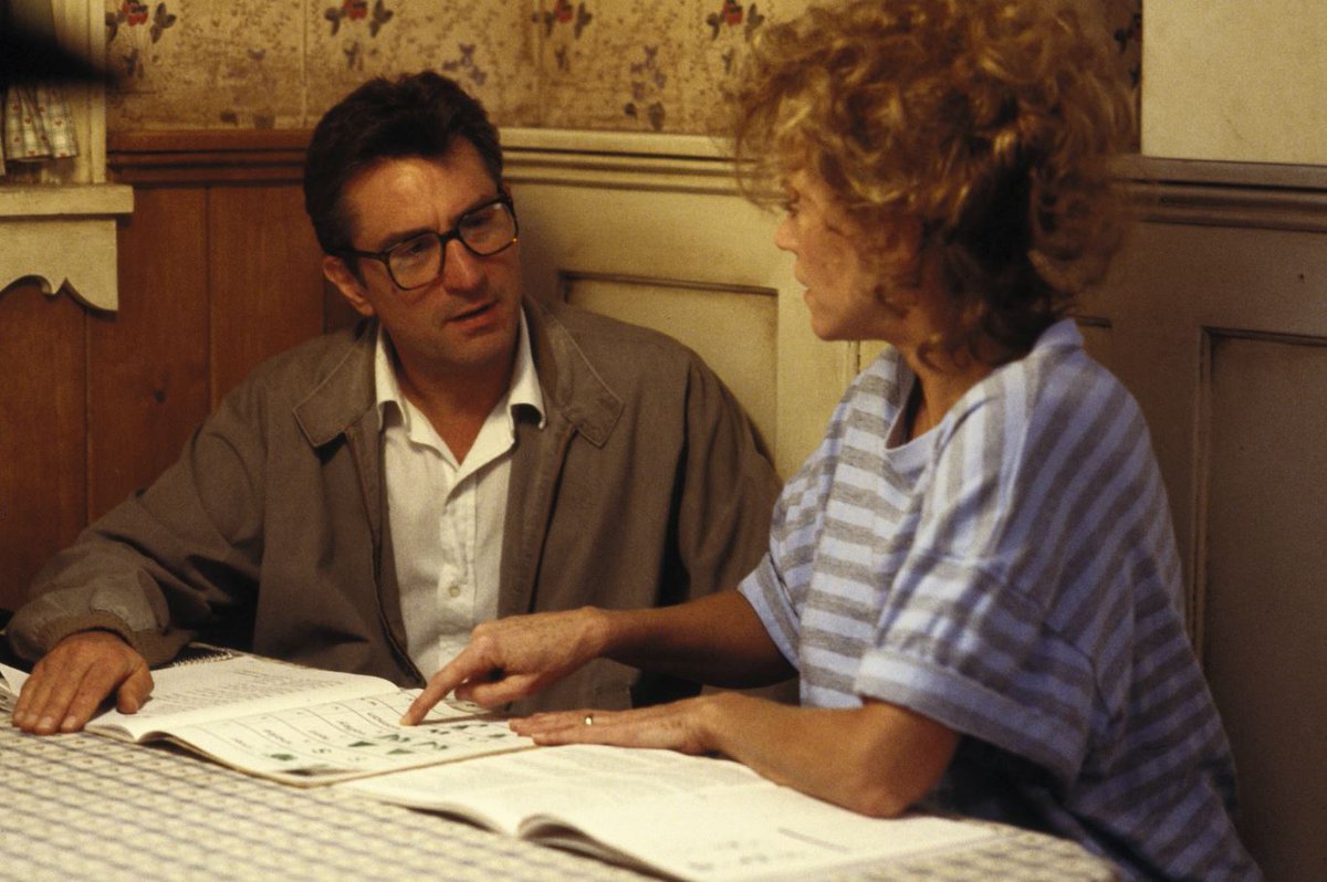 TV2000it's tweet image. 📽 #Cinema | "Lettere d'amore" con i premi Oscar #JaneFonda e #RobertDeNiro
🕘 Stasera #16novembre in prima serata su #TV2000
📺 Canale 28 dtt
📡 157 Sky 
📌Iris fa l'operaia in una fabbrica di dolciumi. È rimasta vedova con due figli da mantenere, ed ha altri parenti che pesano